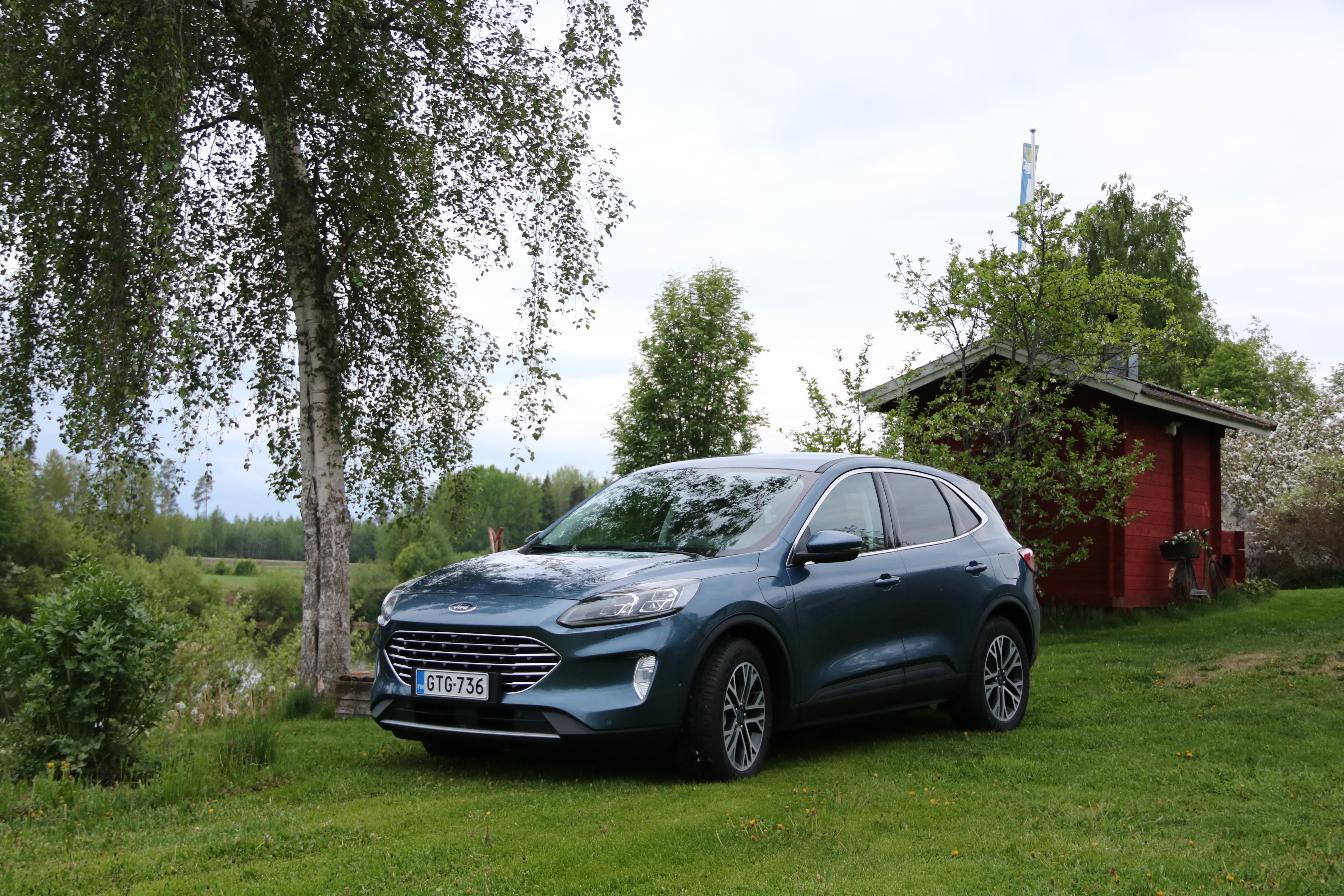 Ford Kuga PHEV Titanium summer picutre